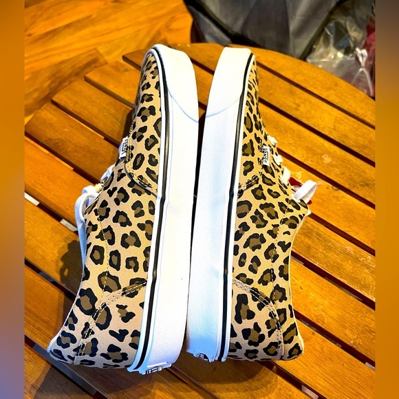 Authentic NWT Vans Donehy Leopard Print Sneaker - Women's Size 11 - Brand New - Picture 3 of 8